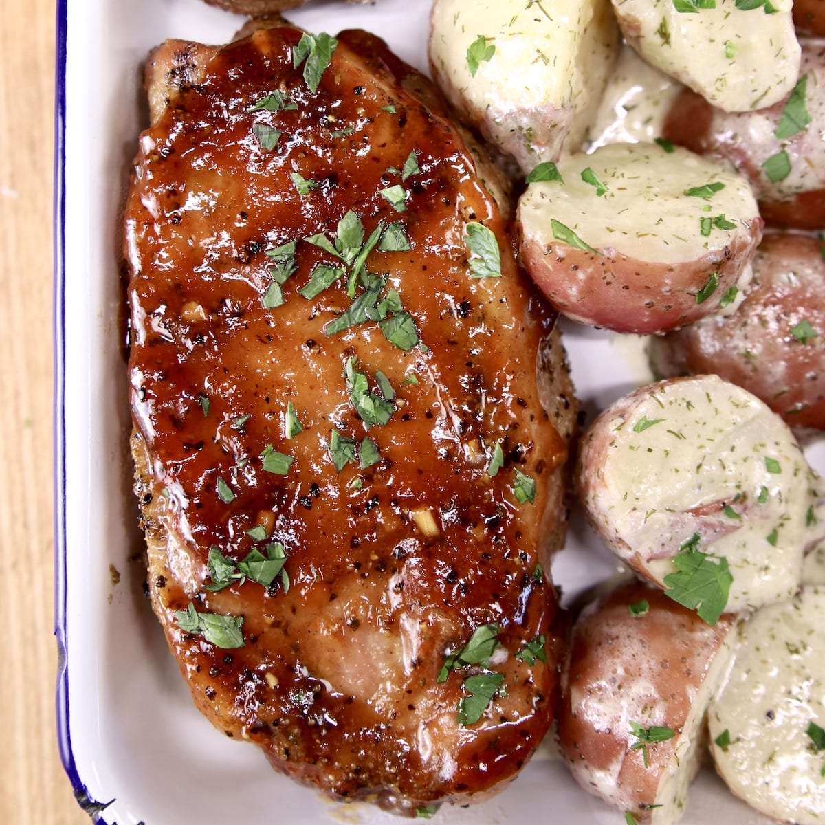 Homemade Tangy-Sweet BBQ Pork Chops: Quick & Flavorful Dinner